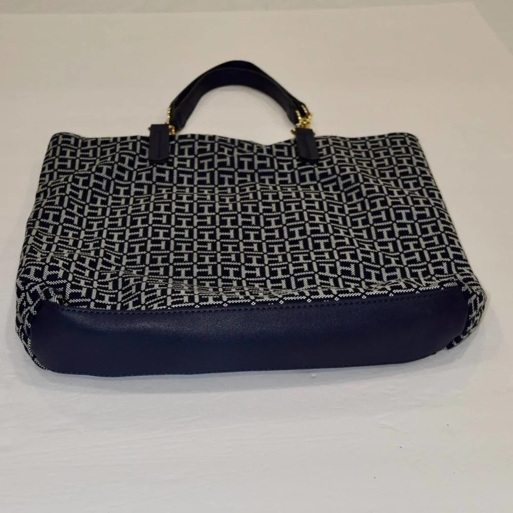 TOMMY HILFIGER navy with logo tote/purse - Picture 3 of 4
